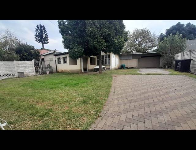4 BEDROOM HOUSE FOR SALE IN KEMPTON PARK WEST